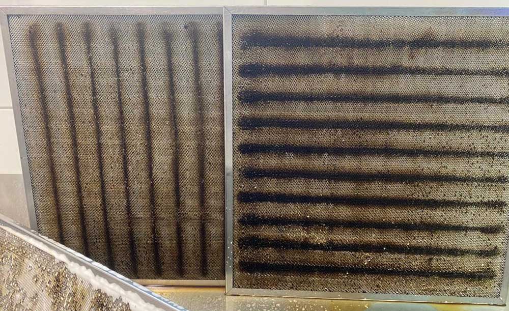 Flammschutzfilter vorher: fettige Streifen