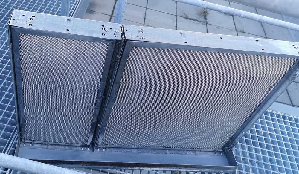 Fettfilter der Küchenabluft nachher: freies Metallgewebe